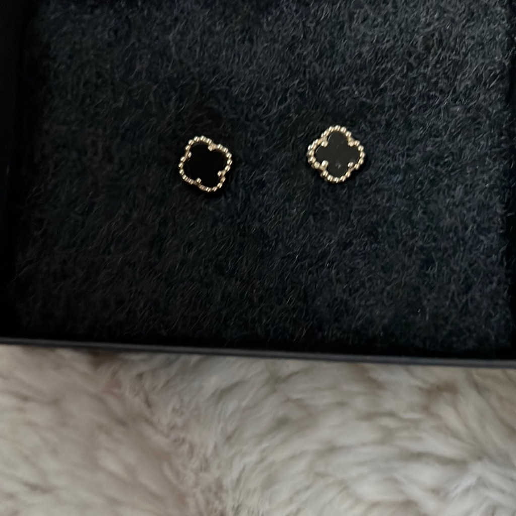 14 Kt Yellow Gold Earrings Clover